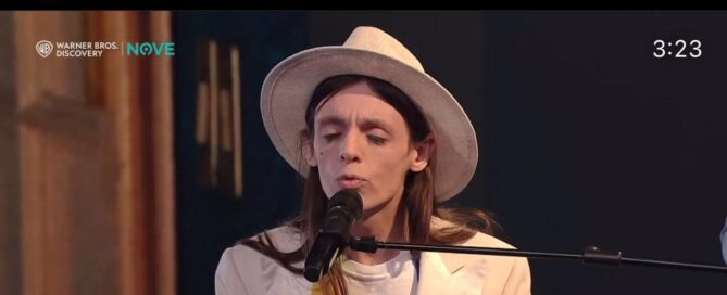 Anche un po' di Venditti all’Eurovision con Lucio Corsi grazie… al suo cappello!