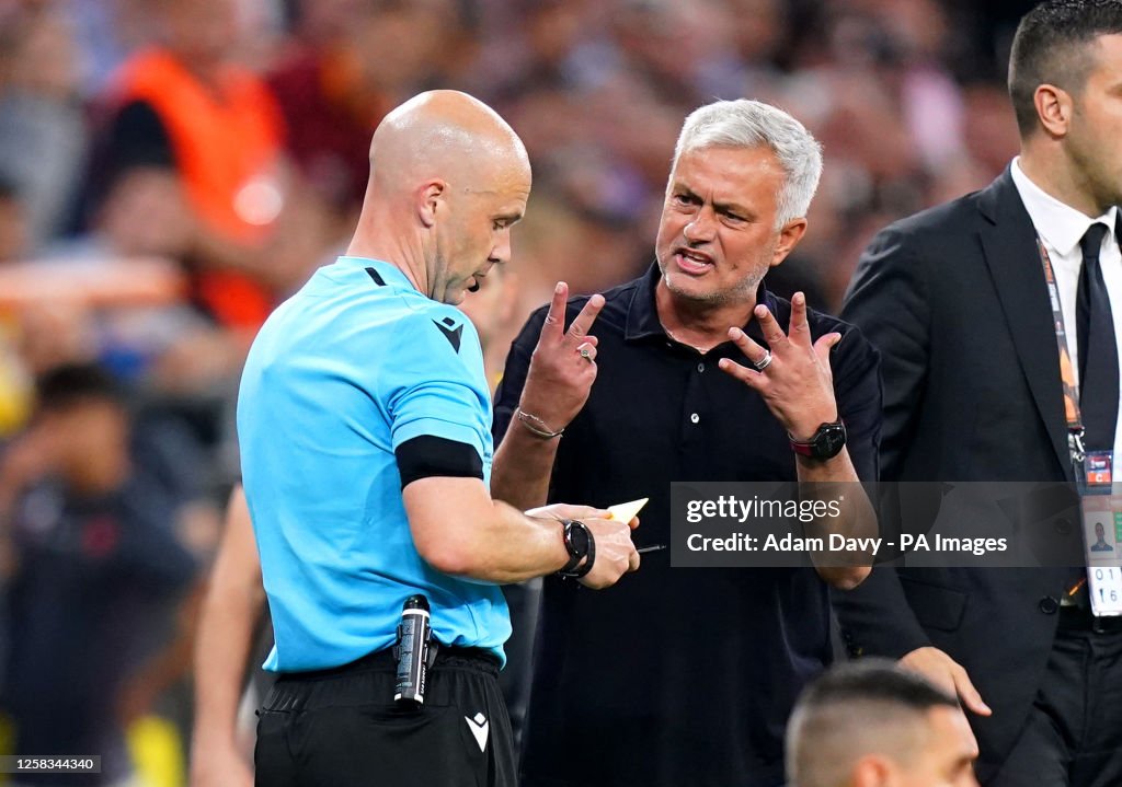 Mourinho squalificato in Turchia: il Fenerbahçe lo difende con forza