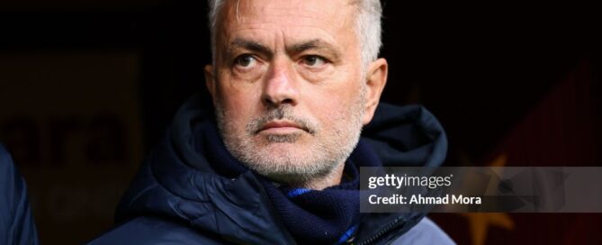 Mourinho squalificato in Turchia: il Fenerbahçe lo difende con forza