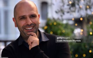 L'ultimo giorno di patriarcato: Checco Zalone celebra l'8 marzo con una nuova canzone