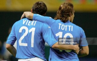 Totti e Vieri lanciano una birra insieme: nasce la collaborazione tra Francesco Totti 10 e Bombeer