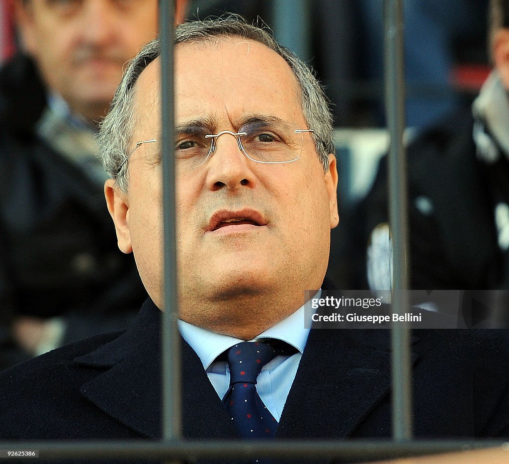 “Tante squadre che oggi militano in Serie A non avevano i requisiti per iscriversi al campionato. Ma come fai a eliminare certe squadre blasonate? Serve coraggio e non tutti ce l’hanno. Ci sono società con debiti di 600/700 milioni. Quelle sono dirigenze tecnicamente fallite, che poi però vincono il campionato. Se metti parametri devono valere per tutti, senza scappatoie”