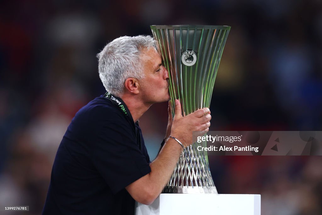 Totti sicuro: “I migliori al mondo sono due, Mourinho e Ancelotti”