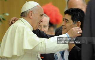 È morto Papa Francesco: tra sacro e profano, il Papa del Popolo e del Pallone