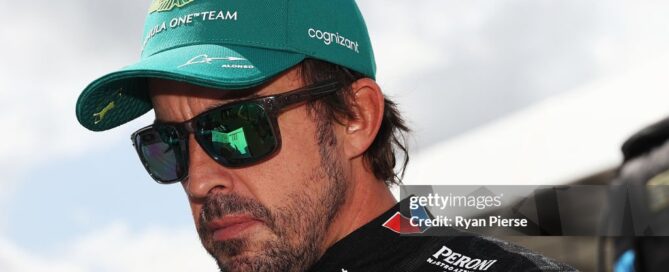 Alonso furioso: “Potevamo lottare per il podio, invece eravamo con Lawson. Scelte sbagliate del team”